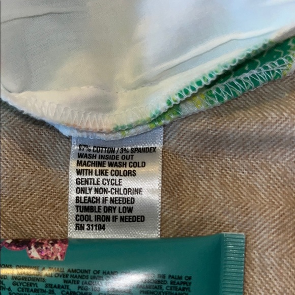 Crown & Ivy Colorful Fruit Print Shorts Size 12 - Picture 8 of 8